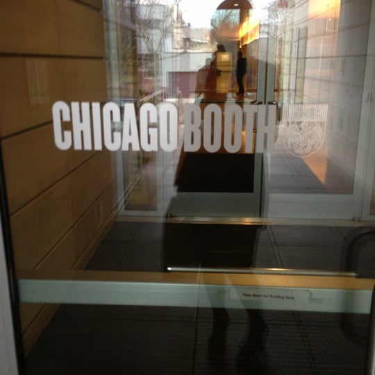 Foto tomada en Chicago Booth - Harper Center  por Kay D. el 11/19/2012
