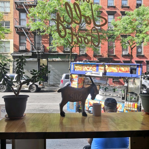 Foto scattata a The Jolly Goat Coffee Bar da Cynthia C. il 8/11/2022