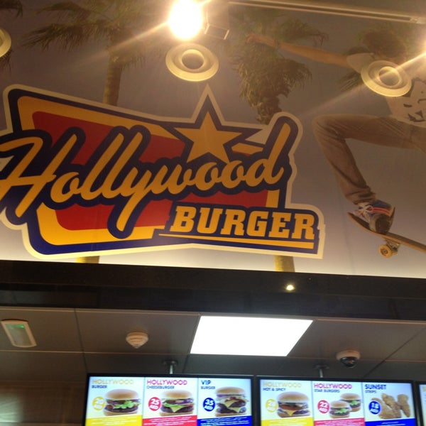 Foto diambil di Hollywood Burger هوليوود برجر oleh BeNch pada 1/9/2013