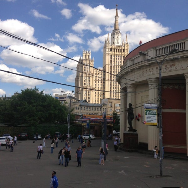 Баррикадная метро