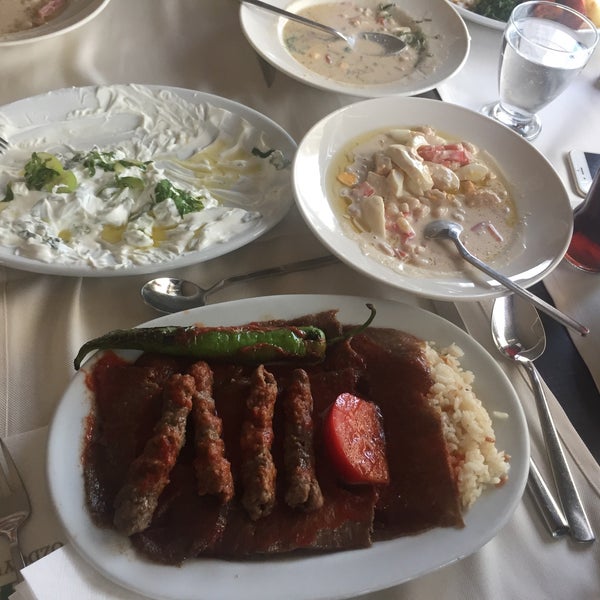 รูปภาพถ่ายที่ Özdoyum Restaurant โดย Diyar เมื่อ 4/12/2017