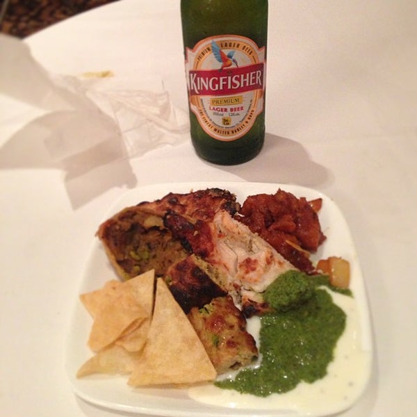 Das Foto wurde bei Akbar Indian Restaurant von Ray am 8/10/2013 aufgenommen