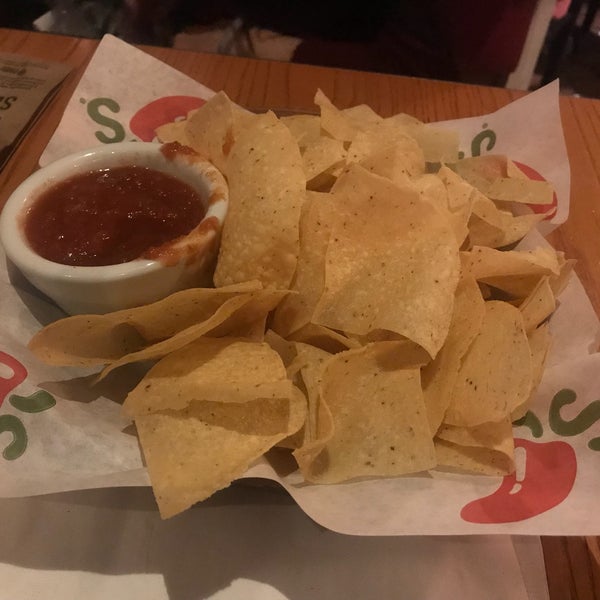 Photo taken at Chili&#39;s Grill &amp; Bar by Eric R. on 10/30/2017