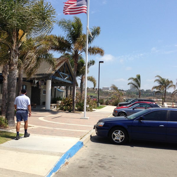 5/4/2013 tarihinde Nicholas O.ziyaretçi tarafından Newport Beach Brewing Co.'de çekilen fotoğraf