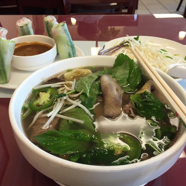 Photo taken at Pho Cong Ly by Nicholas O. on 11/16/2014