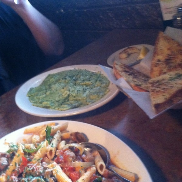4/2/2013 tarihinde Brooke N.ziyaretçi tarafından Amore&#39; Italian Restaurant'de çekilen fotoğraf