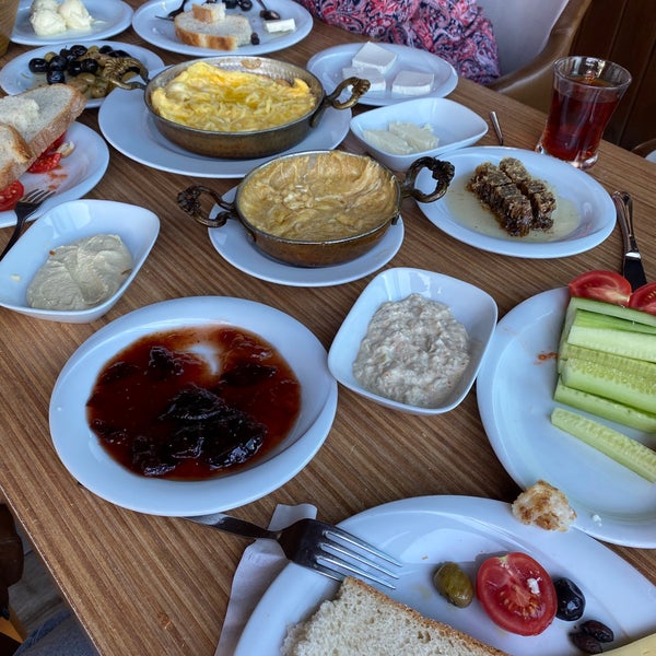 Photo taken at Şahin Tepesi Restaurant &amp;  Cafe by Ecrin Hatice K. on 8/20/2023