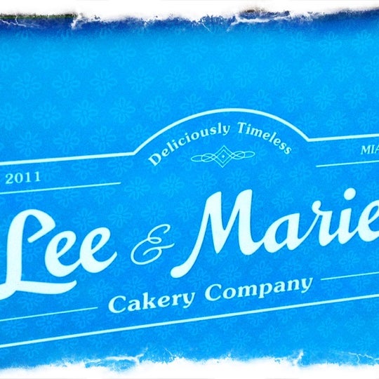 Снимок сделан в Lee &amp; Marie&#39;s Cakery Company пользователем Leslie C. 10/11/2012