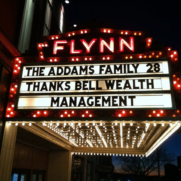 รูปภาพถ่ายที่ Flynn Center for the Performing Arts โดย Michael T. เมื่อ 10/28/2013