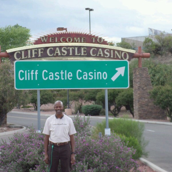 Foto tomada en Cliff Castle Casino  por Brian A. el 8/18/2016