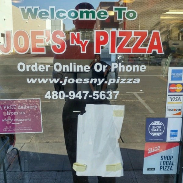 รูปภาพถ่ายที่ Joe&#39;s New York Pizza โดย Brian A. เมื่อ 4/7/2017