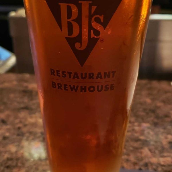 Photo taken at BJ&#39;s Restaurant &amp; Brewhouse by Brian A. on 9/4/2021
