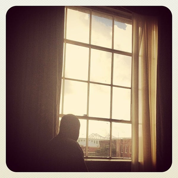 Das Foto wurde bei The Ambassador Hotel von Michael am 5/31/2013 aufgenommen