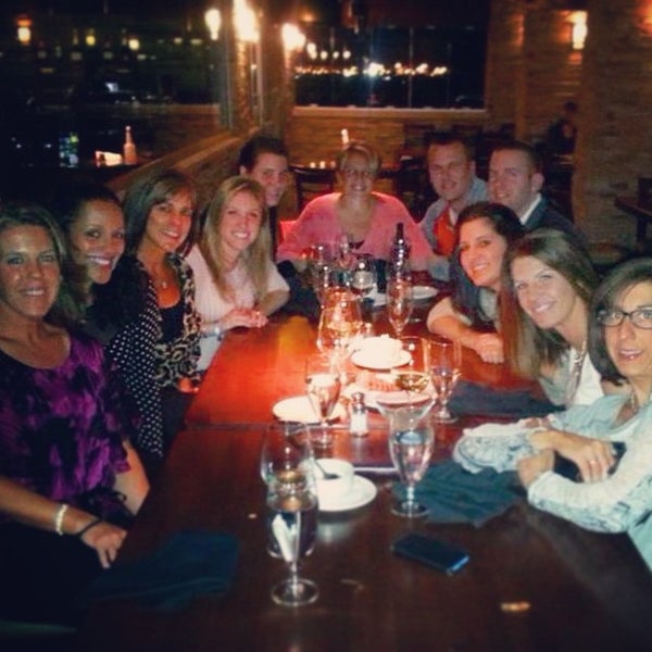 Foto tomada en Winewood Grill  por Susan 🌿 E. el 11/8/2014