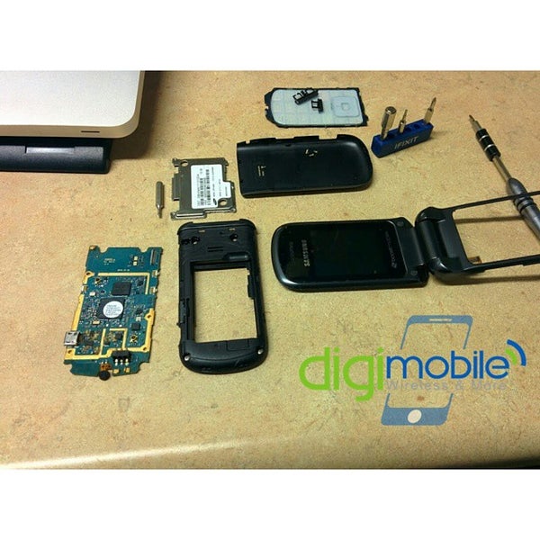 Photo taken at Digimobile - Computer Cell Phone Repair - Ronkonkoma by Digimobile on 3/11/2015