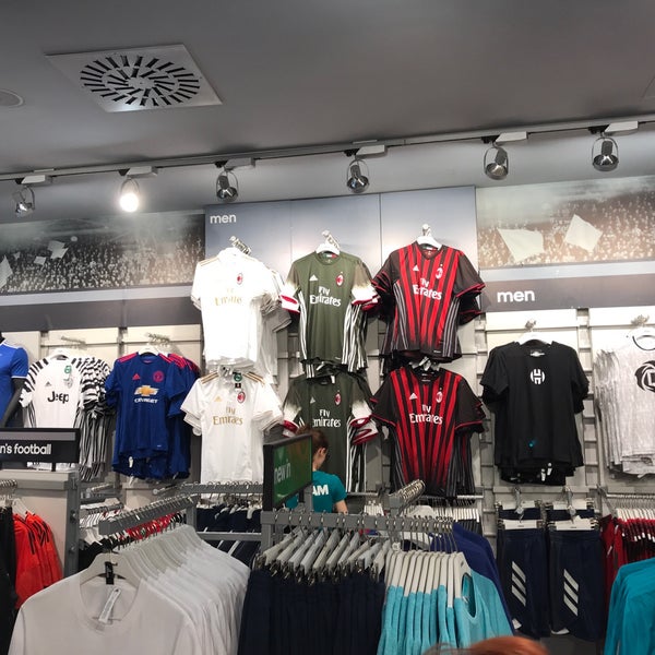 Nota Glorioso lo hizo Adidas Outlet Store - Roma, Lacio