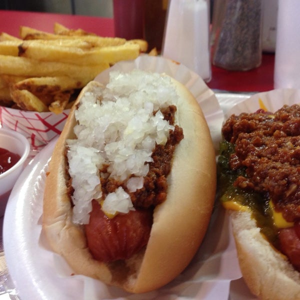 Foto tomada en J.R.&#39;s Fresh Cut French Fries  por Will H. el 10/12/2013