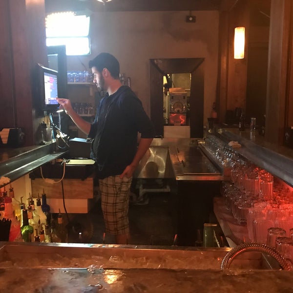 11/19/2017에 Carlos V.님이 JR&#39;s Bar &amp; Grill에서 찍은 사진