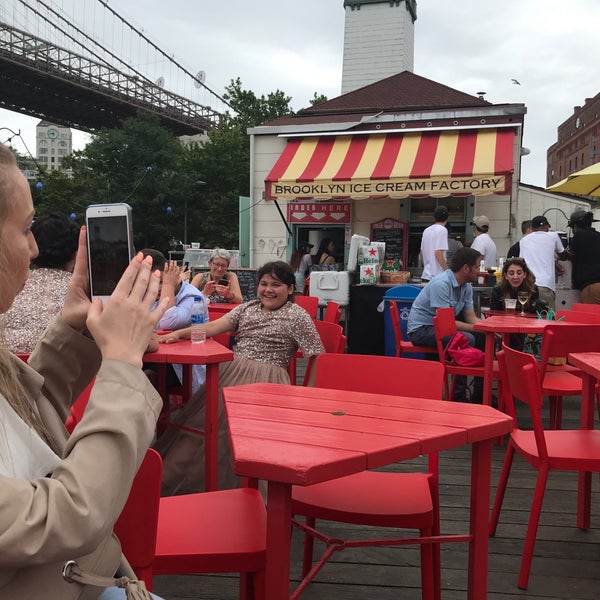 6/27/2018 tarihinde Carlos V.ziyaretçi tarafından Brooklyn Ice Cream Factory'de çekilen fotoğraf
