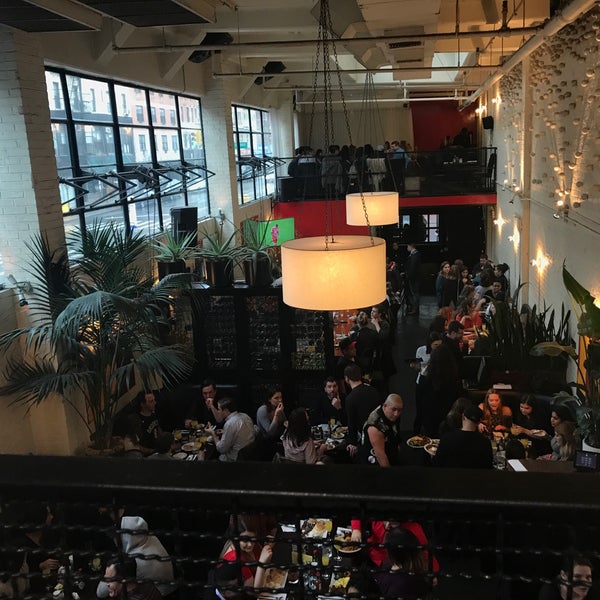 รูปภาพถ่ายที่ Essex Restaurant โดย Carlos V. เมื่อ 2/10/2018