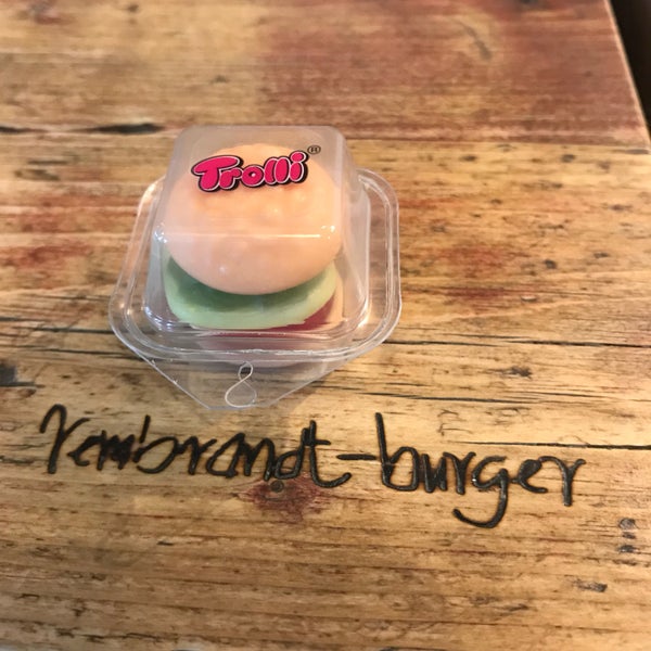 Foto diambil di Rembrandt Burger oleh Evken pada 3/20/2018