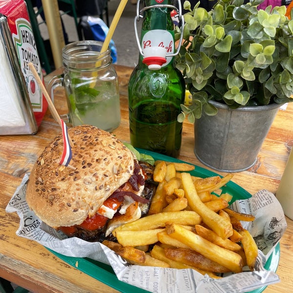 7/6/2022にEvkenがRembrandt Burgerで撮った写真