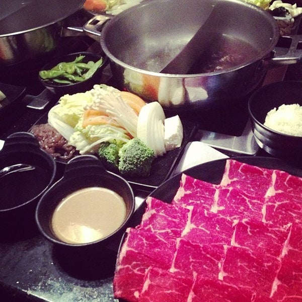 Photo taken at Yojie Japanese Fondue by Moses on 2/1/2013