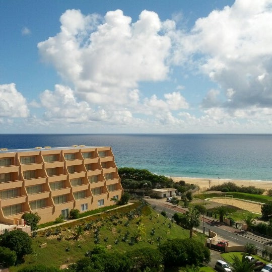 รูปภาพถ่ายที่ Hotel Vila Baleira Thalassa โดย André D. เมื่อ 10/15/2012