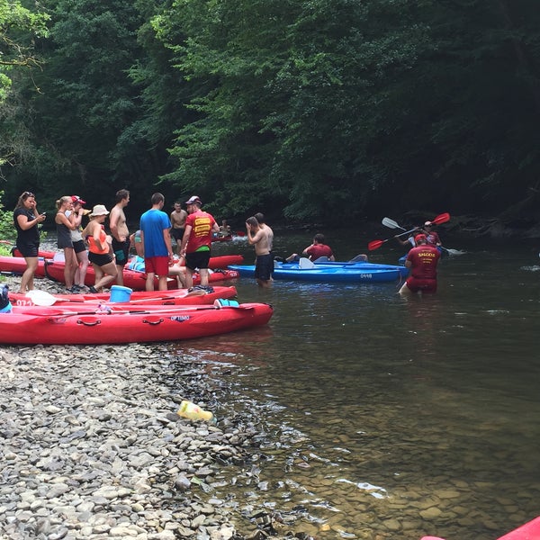 Foto tirada no(a) Dinant Évasion - Lesse Kayaks por Evy V. em 7/5/2015