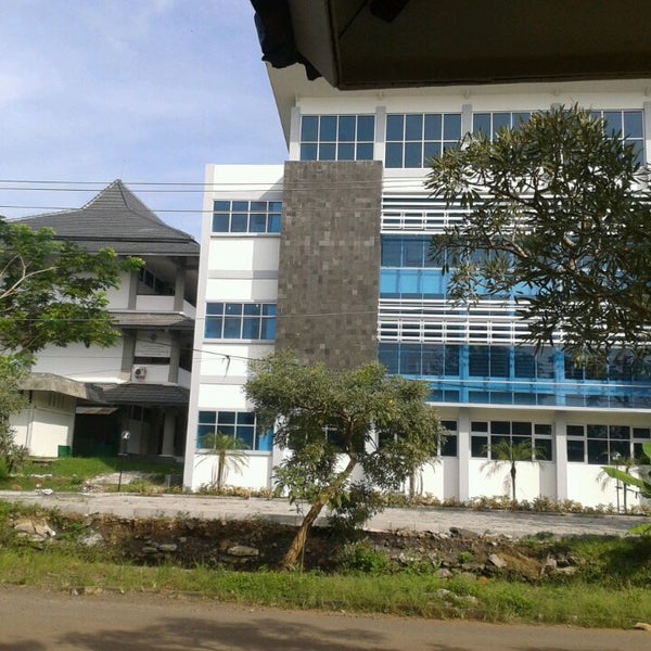 Fakultas ekonomika dan bisnis undip