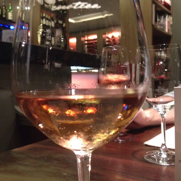 Foto diambil di Enoteca Vinum oleh Karina pada 3/24/2015