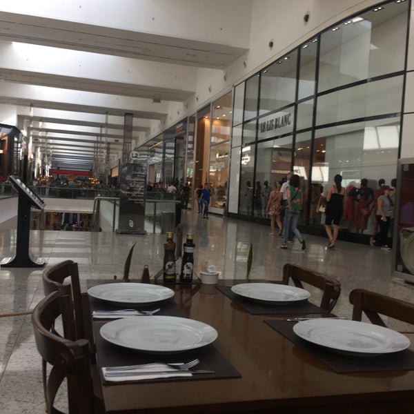 รูปภาพถ่ายที่ Balneário Shopping โดย Carlos Eduardo เมื่อ 4/14/2019