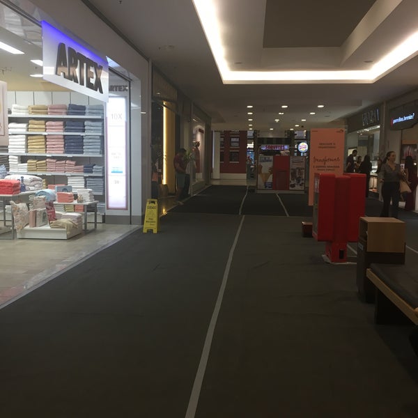 Foto scattata a Center Shopping da Carlos Eduardo il 10/18/2019