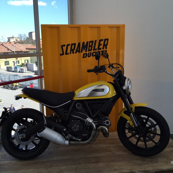 4/7/2015에 Sam S.님이 Ducati Motor Factory &amp; Museum에서 찍은 사진