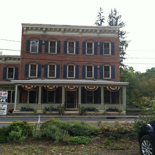 Photo taken at The 1850 House Inn &amp; Tavern by Louisa D. on 10/13/2012