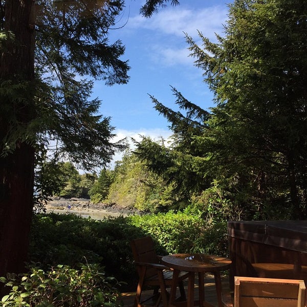 Photo taken at Crystal Cove Beach Resort Tofino by Keith T. on 4/23/2015
