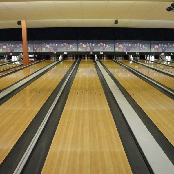 Das Foto wurde bei University Bowl von University Bowl am 3/29/2016 aufgenommen