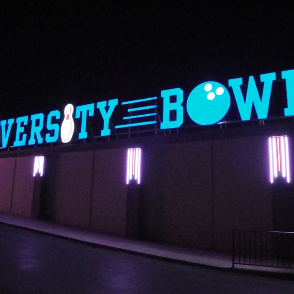 รูปภาพถ่ายที่ University Bowl โดย University Bowl เมื่อ 3/29/2016