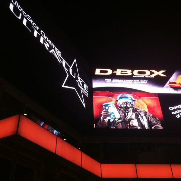 1/9/2013 tarihinde Erinziyaretçi tarafından UltraLuxe Anaheim Cinemas at GardenWalk'de çekilen fotoğraf