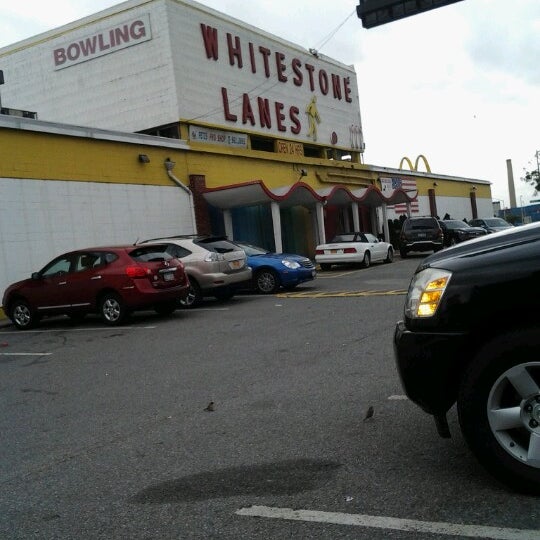 Photo taken at Whitestone Lanes Bowling Centers by Alyssa R. on 9/20/2012