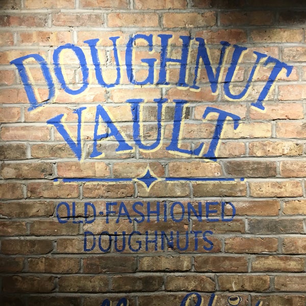 Снимок сделан в The Doughnut Vault пользователем Brad C. 9/15/2017