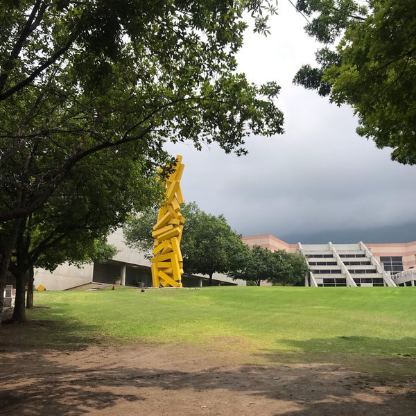 Foto diambil di Universidad de Monterrey (UDEM) oleh Gabrielita pada 5/25/2019
