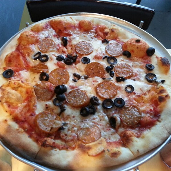 5/7/2014 tarihinde Seth N.ziyaretçi tarafından Proto&#39;s Pizza-Broomfield'de çekilen fotoğraf