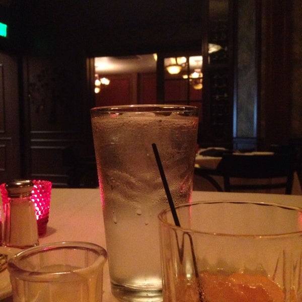 4/11/2014にDonna S.がValley Inn Restaurant &amp; Barで撮った写真
