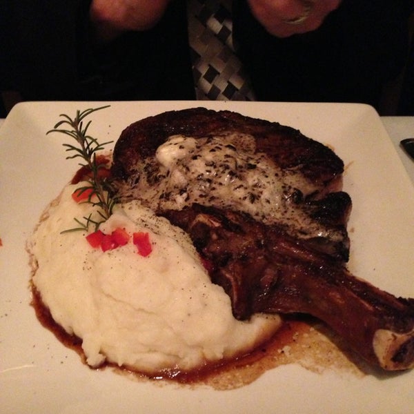 2/13/2013에 Robin R.님이 Chamberlain&#39;s Steak &amp; Chop House에서 찍은 사진