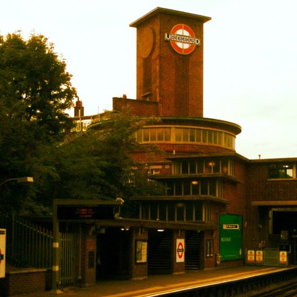 Park Royal London Underground Station - North Acton - 8 tips