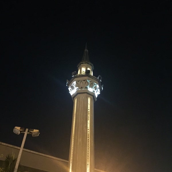 Photo taken at Masjid KLIA (Sultan Abdul Samad Mosque) by Joe W. on 4/21/2019