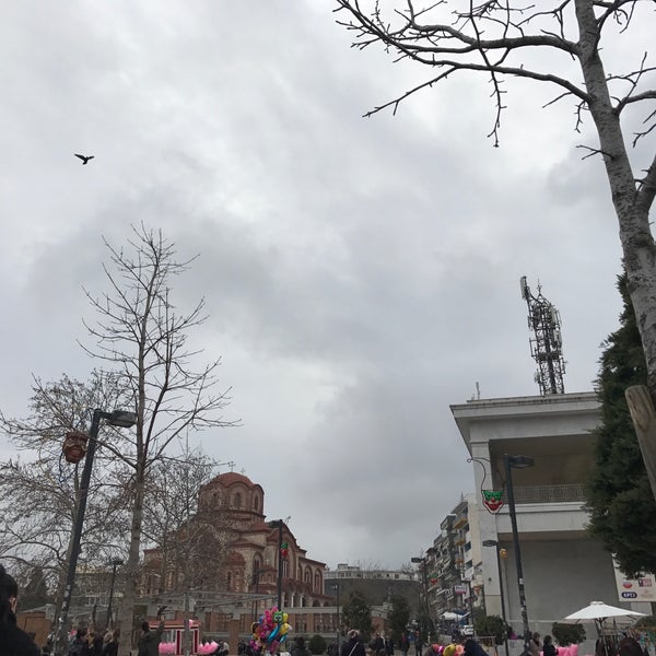 Das Foto wurde bei La Piazza von Esra D. am 2/25/2017 aufgenommen