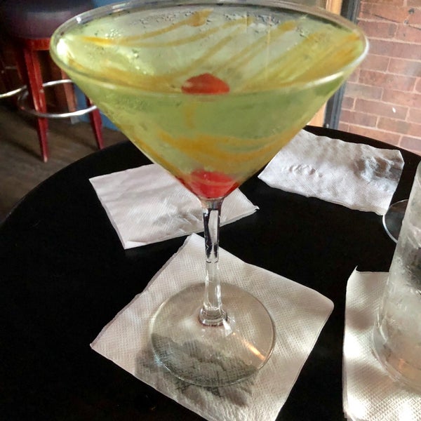 Foto scattata a Marty&#39;s Martini Bar da Aaron il 6/20/2019