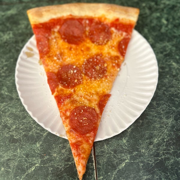 Photo taken at Joe&#39;s Pizza by Aaron on 11/7/2022